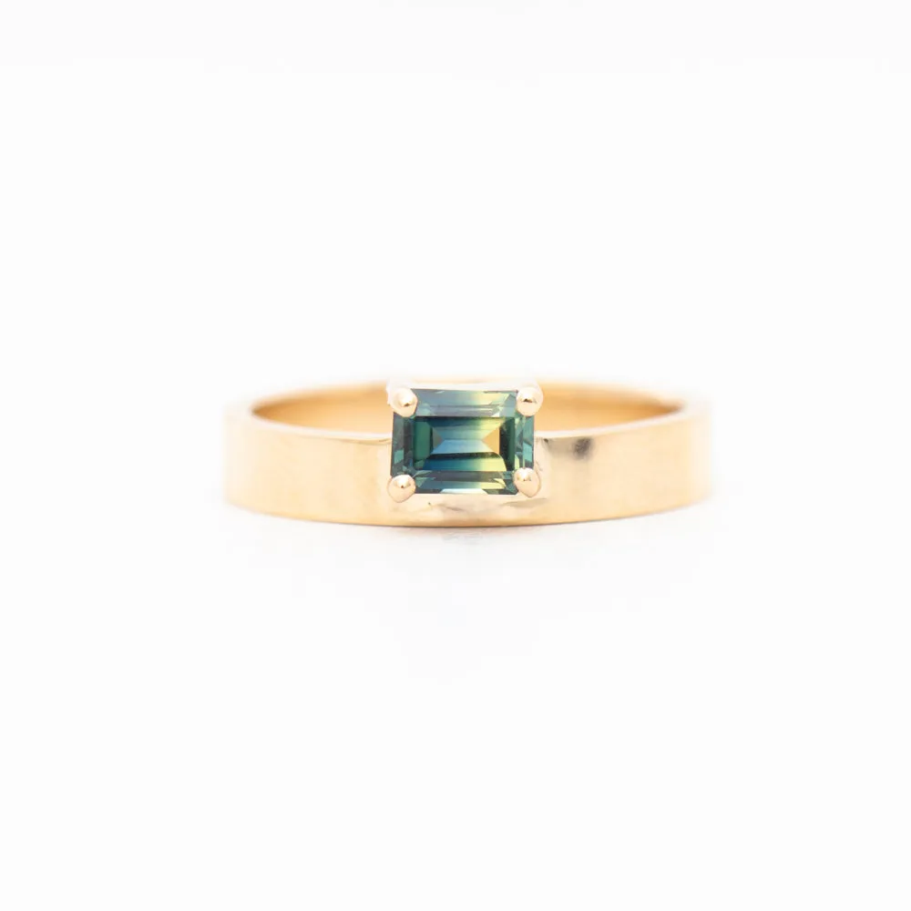 0.84 ct Australian Gradient Sapphire Horizontal Monolith Ring