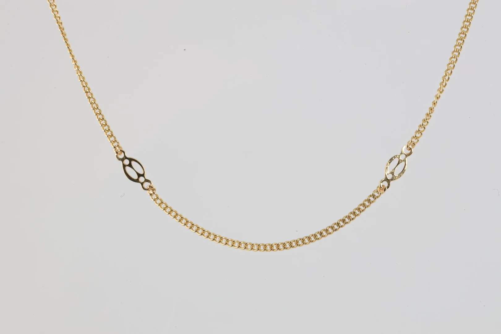 15" 18k Yellow Gold Curb Station Chain Necklace (2.24g.)