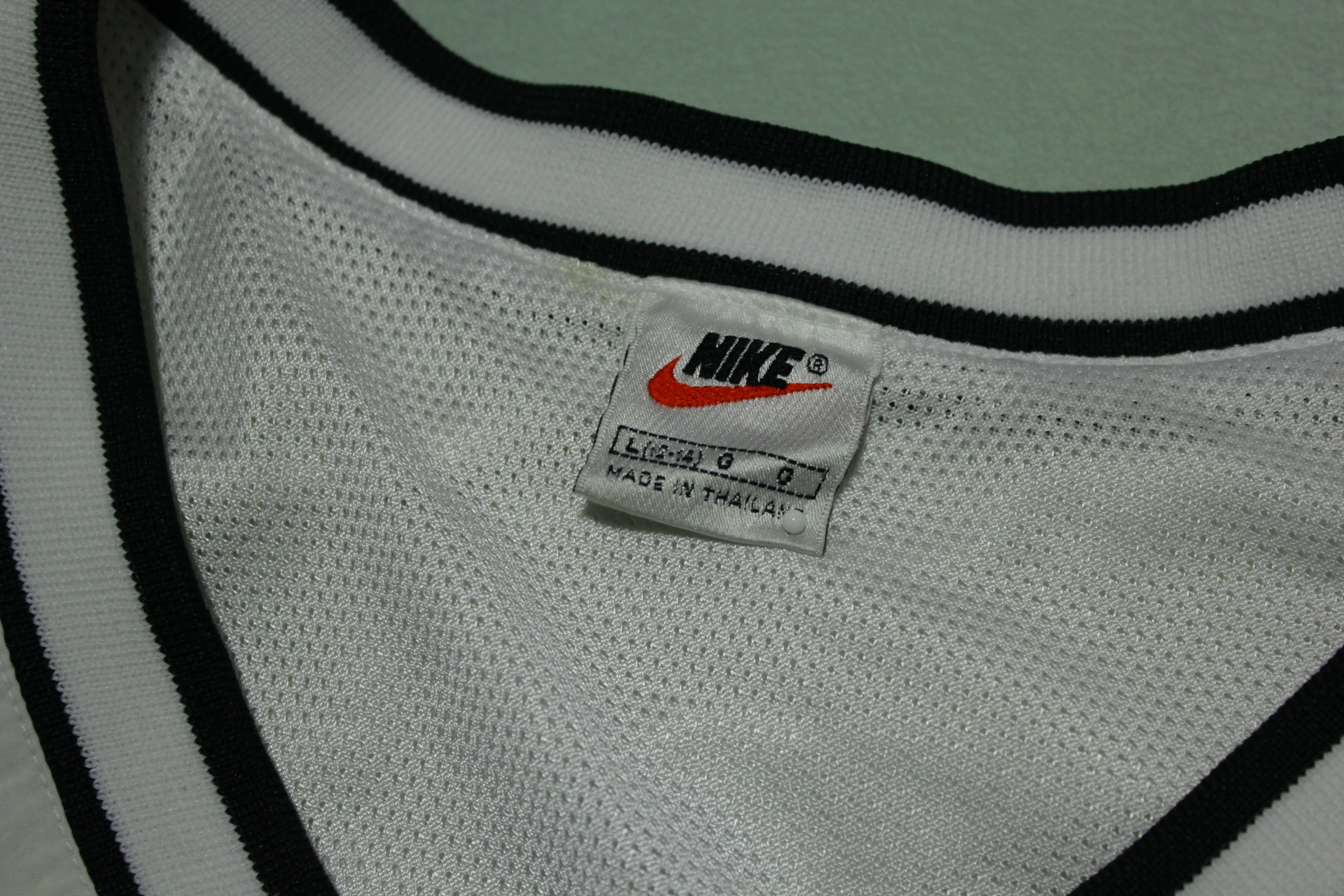 Nike Vintage 90's Center Swoosh Check Cocaine White V-Neck Pullover Windbreaker Jacket